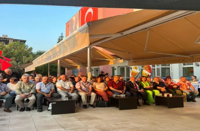 Erdebil Horasan Alevi Ocakları Bilim Kültür Araştırma Ve Eğitim Vakfı İzmir'de Aşure Lokması İkramında bulundu