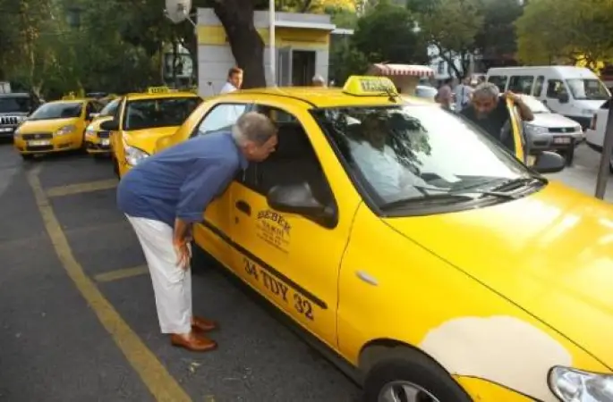 Erol Aksoy Bebek'te Taksici İle Pazarlık Yaptı 