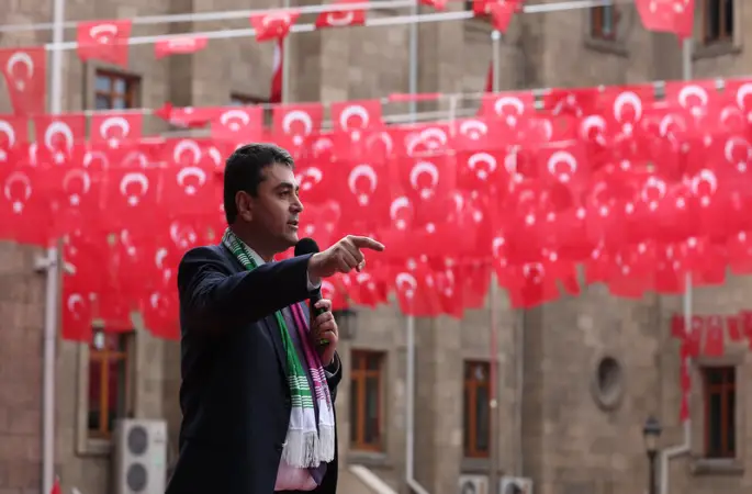 Gültekin Uysal Isparta’da: “Herkesin Hukukundan Emin Olduğu Bir Türkiye’yi Ortaya Çıkartacağız”