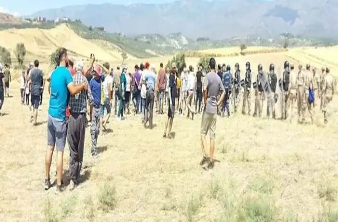 HATAY’DA YILLARDIR BAKIP BÜYÜTTÜKLERİ ZEYTİNLİKLERİNİ KAMULAŞTIRMAYA KARŞI SAVUNAN HALKIN DİRENİŞİ SÜRÜYOR