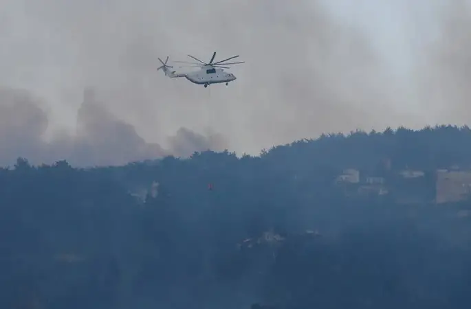 Hatay’daki orman yangını 2’nci gününde: Havadan müdahale tekrar başladı.