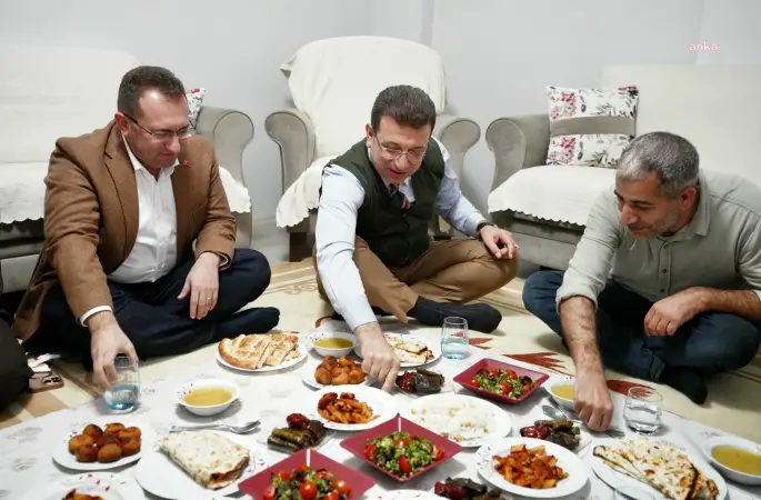 İBB Başkanı Ekrem İmamoğlu Gaziosmanpaşa’da Subaşı ailesi ile iftarını açtı.