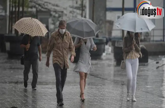 İstanbul için Meteoroloji ve AKOM'dan peş peşe 'sarı kodlu' yağış ve fırtına uyarısı