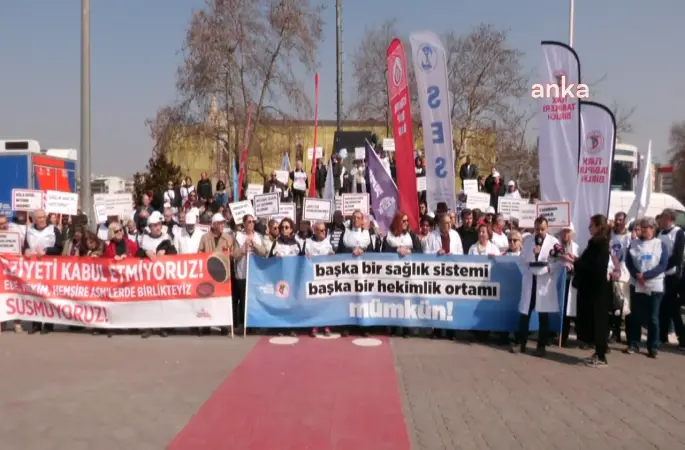 İstanbul'da 'Büyük Hekim Yürüyüşü': Ne sağlık hizmeti üretenler ne de sağlık hizmeti alan halkımız koşullardan memnun dediler.