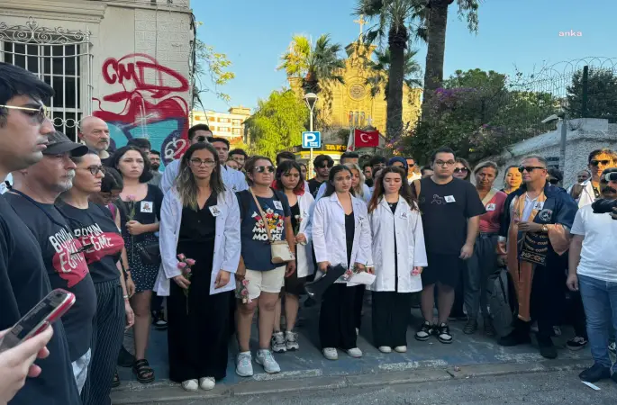 İzmir'de elektrik akımına kapılarak hayatını kaybeden Özge Ceren Deniz, arkadaşları tarafından anıldı