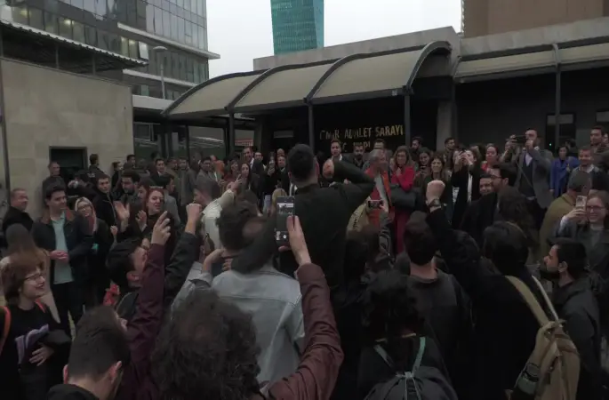 İzmir'de gözaltına alınan öğrencilerin bir kısmı serbest bırakıldı