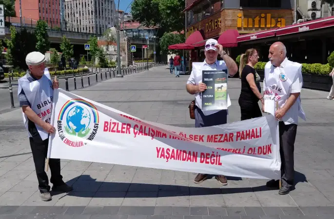 Kartal'da eylem yapan emekliler: Krizi biz yaratmadık, faturasını da biz ödemek istemiyoruz