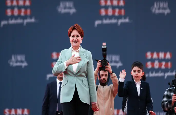 Meral Akşener İstanbul’da: “Bize Sövmek Yerine Sorgula Bakalım, Bu Bir Milyar Dolar Kimin Cebine Girmiş?