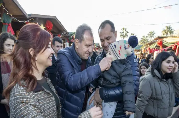 Mersin Büyükşehir Belediye Başkanı Seçer, Yeni Yıl Pazarı’nı gezdi