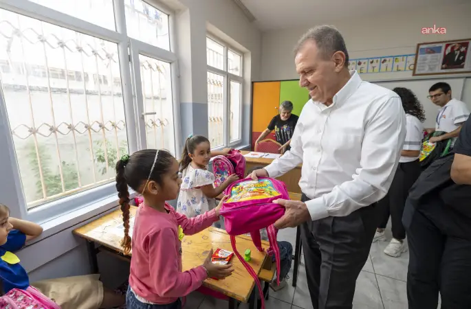 Mersin Büyükşehir Belediye Başkanı Vahap Seçer,, bu yıl 18 bin öğrenciye çanta ve kırtasiye desteği vereceğiz dedi.
