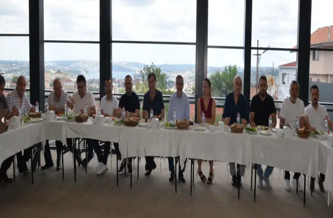 Mesudiyeliler Derneği’nin yeni yönetim kurulu üyeleri, ilk toplantılarını geniş katılımlı bir kahvaltı programıyla gerçekleştirdi.