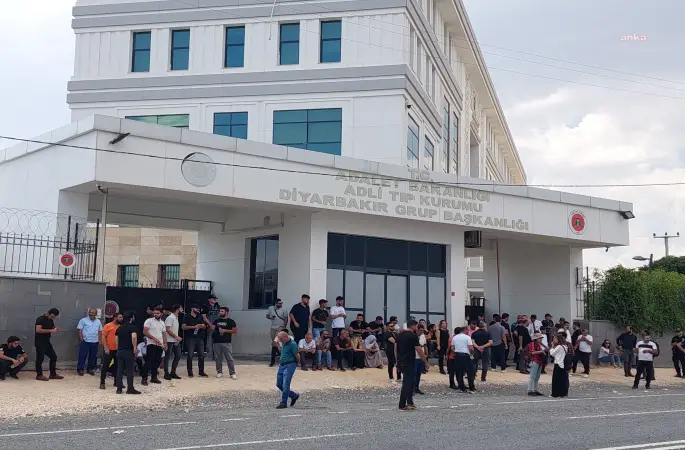 Narin’in cenazesinin getirildiği Adli Tıp Kurumu çevresinde yoğun güvenlik önlemleri alındı