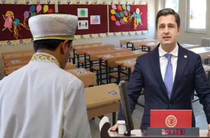 Okullara imam ataması Meclis gündeminde: Tarikatlar yine baskıyı mı artırdı?