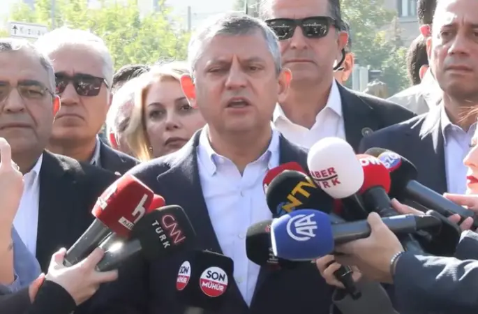 Özgür Özel: "Biliyorduysan Karşıyaka Belediye Başkanı'nı niye ihraç etmedin? Niye disipline vermedin?"