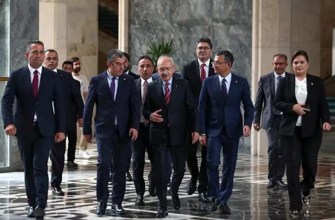 Özgür Özel: Cumhuriyet Halk Partisi'ni halka arz etmeliyiz