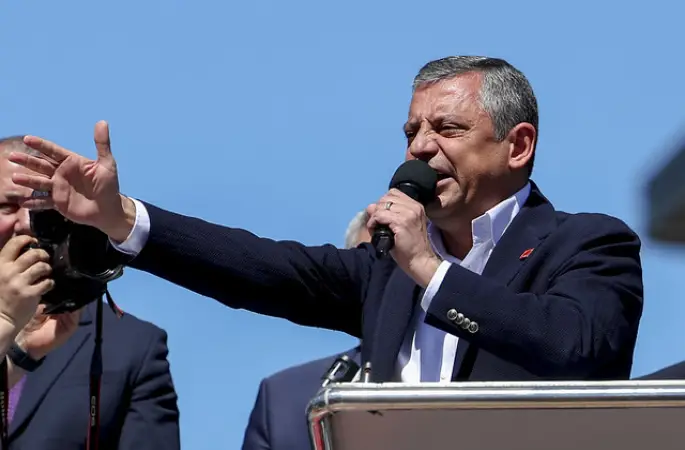 Özgür Özel: "Darbeye asla teslim olmayacağız"