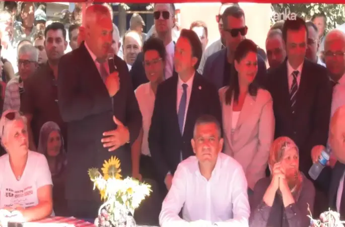 Özgür Özel, Kırklareli'nde çiftçilerle buluştu... Özel: "Bize ‘Çiftçi milletin efendisidir’ diyen cumhurbaşkanı lazım"