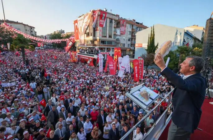 Özgür Özel, ‘Millet İradesine Sahip Çıkıyor’ mitingi için Tekirdağ’da