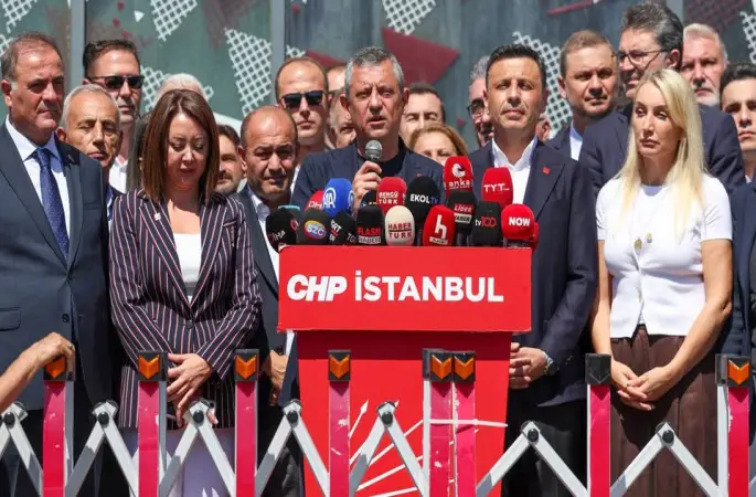 Özgür Özel'den İstanbullulara kritik çağrı geldi  'İktidara sesleniyorum' dedi, ve  saat verdi!