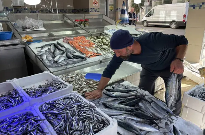 Rüzgar esti, böyle oldu: Bir gecede yüzde 50 zam! Vatandaş tezgahlara bakmakla yetiniyor