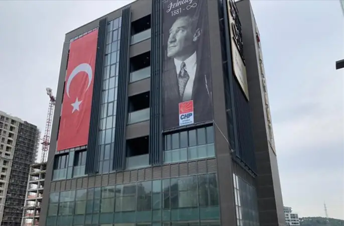 Son Dakika: CHP İstanbul İl Başkanlığı’na da kurşun!