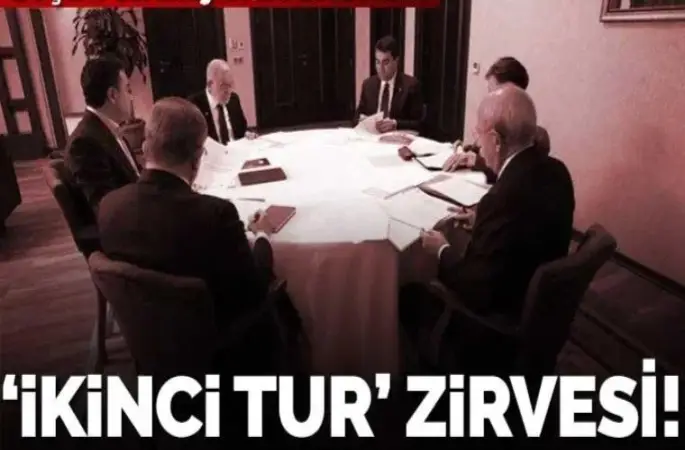 Son dakika... Millet İttifakı’ndan ikinci tur zirvesi! Toplantı sona erdi. Millet İttifakı liderleri ile cumhurbaşkanı adayı Kemal Kılıçdaroğlu’nun ikinci tur seçim stratejisi toplantısı CHP Genel Merkezi’nde yapıldı.