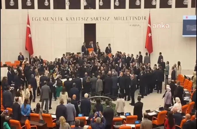 TBMM'de Can Atalay özel oturumu karıştı: AKP'lilerden tekme tokat saldırı