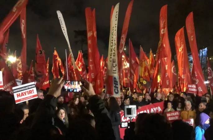 TİP ve CHP sokakta: "Kararı tanımıyoruz" dediler.