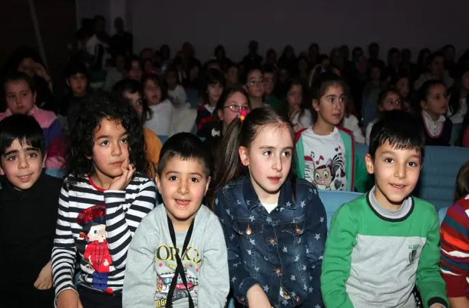 ATAŞEHİRDE ÇOCUKLARIN TİYATRO COŞKUSU
