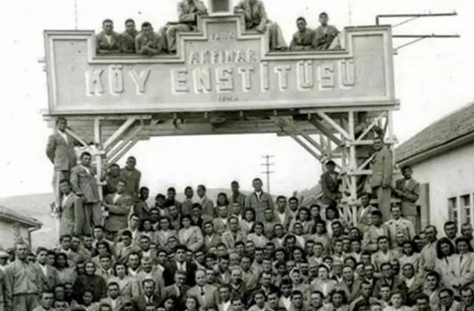 Ülkenin Geleceği 'idi  Köy Enstitüsü'leri