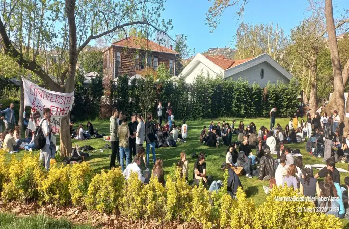 Üniversiteliler Beykoz Sahili'nde Baharın Tadını Çıkarırken Eğitimde ki Baskılara karşı  birlik mesajı  verdi