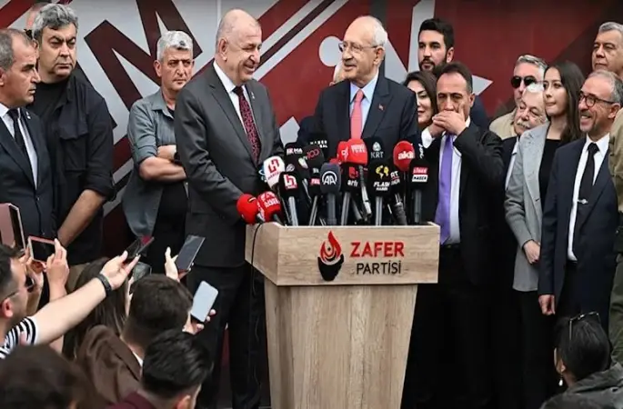 Zafer Partisi Genel Başkanı Ümit Özdağ, 2. turda Kemal Kılıçdaroğlu'nu destekleme kararı aldıklarını resmen açıkladı.